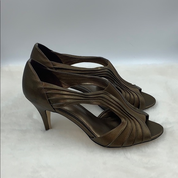 Ann Marino Logan Bronze Heels - Picture 3 of 8